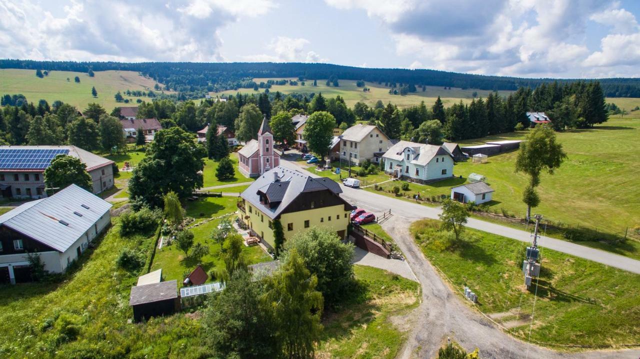 Penzion U Zpevaku Nove Hute Buitenkant foto